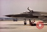 Standbild F 105D-Ebenen Goldsboro North Carolina USA, 1966, aus Sekunde 25 historischem Filmmaterial Videoclip 65675048200
