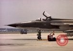 Standbild F 105D-Ebenen Goldsboro North Carolina USA, 1966, aus Sekunde 27 historischem Filmmaterial Videoclip 65675048200