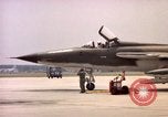 Standbild F 105D-Ebenen Goldsboro North Carolina USA, 1966, aus Sekunde 28 historischem Filmmaterial Videoclip 65675048200