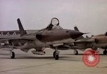 Standbild F 105D-Ebenen Goldsboro North Carolina USA, 1966, aus Sekunde 42 historischem Filmmaterial Videoclip 65675048200