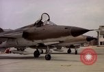 Standbild F 105D-Ebenen Goldsboro North Carolina USA, 1966, aus Sekunde 44 historischem Filmmaterial Videoclip 65675048200
