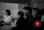 Immagine di Cucina comune Spagna, 1942, secondo 16 filmato di repertorio 65675048273
