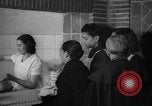 Immagine di Cucina comune Spagna, 1942, secondo 24 filmato di repertorio 65675048273