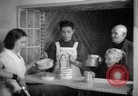 Immagine di Cucina comune Spagna, 1942, secondo 48 filmato di repertorio 65675048273