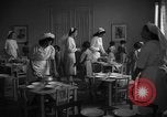Image cuisine communale Barcelone Espagne, 1942, de la seconde 15 séquences d'archives historiques vidéo 65675048274