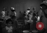 Image cuisine communale Barcelone Espagne, 1942, de la seconde 26 séquences d'archives historiques vidéo 65675048274