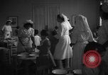 Image cuisine communale Barcelone Espagne, 1942, de la seconde 29 séquences d'archives historiques vidéo 65675048274