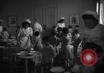 Image cuisine communale Barcelone Espagne, 1942, de la seconde 33 séquences d'archives historiques vidéo 65675048274