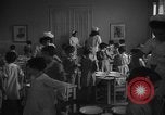 Image cuisine communale Barcelone Espagne, 1942, de la seconde 38 séquences d'archives historiques vidéo 65675048274