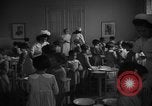 Image cuisine communale Barcelone Espagne, 1942, de la seconde 43 séquences d'archives historiques vidéo 65675048274