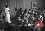Image cuisine communale Barcelone Espagne, 1942, de la seconde 60 séquences d'archives historiques vidéo 65675048274