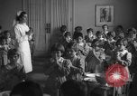 Image cuisine communale Barcelone Espagne, 1942, de la seconde 61 séquences d'archives historiques vidéo 65675048274