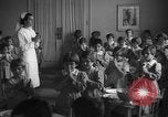 Image cuisine communale Barcelone Espagne, 1942, de la seconde 62 séquences d'archives historiques vidéo 65675048274