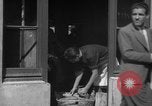 Image le pain est distribué aux travailleurs Barcelone Espagne, 1942, de la seconde 13 séquences d'archives historiques vidéo 65675048275