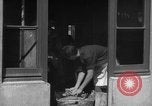 Image le pain est distribué aux travailleurs Barcelone Espagne, 1942, de la seconde 14 séquences d'archives historiques vidéo 65675048275