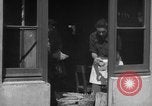 Image le pain est distribué aux travailleurs Barcelone Espagne, 1942, de la seconde 17 séquences d'archives historiques vidéo 65675048275
