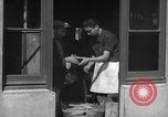 Image le pain est distribué aux travailleurs Barcelone Espagne, 1942, de la seconde 19 séquences d'archives historiques vidéo 65675048275