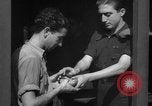 Image le pain est distribué aux travailleurs Barcelone Espagne, 1942, de la seconde 27 séquences d'archives historiques vidéo 65675048275