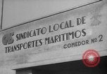 Image le pain est distribué aux travailleurs Barcelone Espagne, 1942, de la seconde 31 séquences d'archives historiques vidéo 65675048275