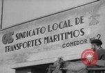 Image le pain est distribué aux travailleurs Barcelone Espagne, 1942, de la seconde 35 séquences d'archives historiques vidéo 65675048275
