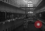 Image prisonniers double-temps en formation à partir de leurs cellules Valence Espagne, 1942, de la seconde 54 séquences d'archives historiques vidéo 65675048276