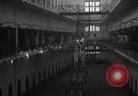 Image prisonniers double-temps en formation à partir de leurs cellules Valence Espagne, 1942, de la seconde 59 séquences d'archives historiques vidéo 65675048276