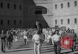 Image prisonniers s'engager dans des activités sportives officielles Valence Espagne, 1942, de la seconde 18 séquences d'archives historiques vidéo 65675048277