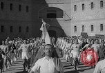 Image prisonniers s'engager dans des activités sportives officielles Valence Espagne, 1942, de la seconde 23 séquences d'archives historiques vidéo 65675048277