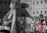 Image prisonniers s'engager dans des activités sportives officielles Valence Espagne, 1942, de la seconde 26 séquences d'archives historiques vidéo 65675048277