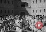 Image prisonniers s'engager dans des activités sportives officielles Valence Espagne, 1942, de la seconde 33 séquences d'archives historiques vidéo 65675048277
