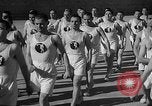 Image prisonniers s'engager dans des activités sportives officielles Valence Espagne, 1942, de la seconde 56 séquences d'archives historiques vidéo 65675048277