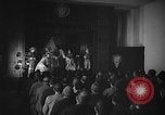 Image espagnol prisonniers politiques de donner une pièce de théâtre dans le théâtre Valence Espagne, 1942, de la seconde 3 séquences d'archives historiques vidéo 65675048279