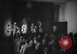 Image espagnol prisonniers politiques de donner une pièce de théâtre dans le théâtre Valence Espagne, 1942, de la seconde 7 séquences d'archives historiques vidéo 65675048279