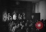 Image espagnol prisonniers politiques de donner une pièce de théâtre dans le théâtre Valence Espagne, 1942, de la seconde 9 séquences d'archives historiques vidéo 65675048279