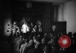 Image espagnol prisonniers politiques de donner une pièce de théâtre dans le théâtre Valence Espagne, 1942, de la seconde 15 séquences d'archives historiques vidéo 65675048279