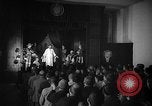 Image espagnol prisonniers politiques de donner une pièce de théâtre dans le théâtre Valence Espagne, 1942, de la seconde 16 séquences d'archives historiques vidéo 65675048279