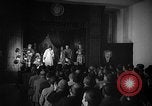 Image espagnol prisonniers politiques de donner une pièce de théâtre dans le théâtre Valence Espagne, 1942, de la seconde 17 séquences d'archives historiques vidéo 65675048279