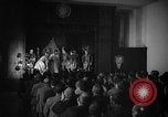 Image espagnol prisonniers politiques de donner une pièce de théâtre dans le théâtre Valence Espagne, 1942, de la seconde 18 séquences d'archives historiques vidéo 65675048279