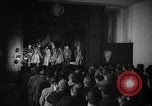 Image espagnol prisonniers politiques de donner une pièce de théâtre dans le théâtre Valence Espagne, 1942, de la seconde 19 séquences d'archives historiques vidéo 65675048279