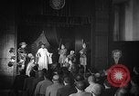 Image espagnol prisonniers politiques de donner une pièce de théâtre dans le théâtre Valence Espagne, 1942, de la seconde 21 séquences d'archives historiques vidéo 65675048279