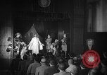 Image espagnol prisonniers politiques de donner une pièce de théâtre dans le théâtre Valence Espagne, 1942, de la seconde 25 séquences d'archives historiques vidéo 65675048279