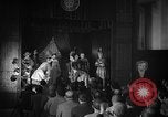 Image espagnol prisonniers politiques de donner une pièce de théâtre dans le théâtre Valence Espagne, 1942, de la seconde 31 séquences d'archives historiques vidéo 65675048279