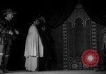 Image espagnol prisonniers politiques de donner une pièce de théâtre dans le théâtre Valence Espagne, 1942, de la seconde 35 séquences d'archives historiques vidéo 65675048279