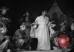 Image espagnol prisonniers politiques de donner une pièce de théâtre dans le théâtre Valence Espagne, 1942, de la seconde 50 séquences d'archives historiques vidéo 65675048279