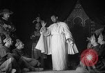 Image espagnol prisonniers politiques de donner une pièce de théâtre dans le théâtre Valence Espagne, 1942, de la seconde 52 séquences d'archives historiques vidéo 65675048279