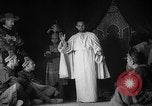 Image espagnol prisonniers politiques de donner une pièce de théâtre dans le théâtre Valence Espagne, 1942, de la seconde 53 séquences d'archives historiques vidéo 65675048279