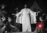 Image espagnol prisonniers politiques de donner une pièce de théâtre dans le théâtre Valence Espagne, 1942, de la seconde 60 séquences d'archives historiques vidéo 65675048279