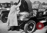 Standbild Antique Automobile pageant Mineola New York USA, 1946, aus Sekunde 14 historischem Filmmaterial Videoclip 65675048282