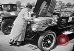Standbild Antique Automobile pageant Mineola New York USA, 1946, aus Sekunde 15 historischem Filmmaterial Videoclip 65675048282