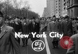 Standbild anti-kommunistischen Loyalität Parade auf der Fifth Avenue New York City USA, 1950, aus Sekunde 1 historischem Filmmaterial Videoclip 65675048288